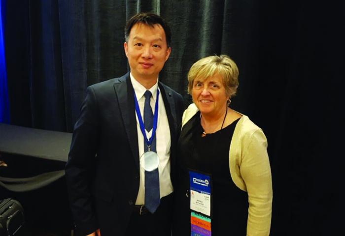 Dr. Rick Lee standing with Dr. Wanda Rutledge after receivin ABCSP award.